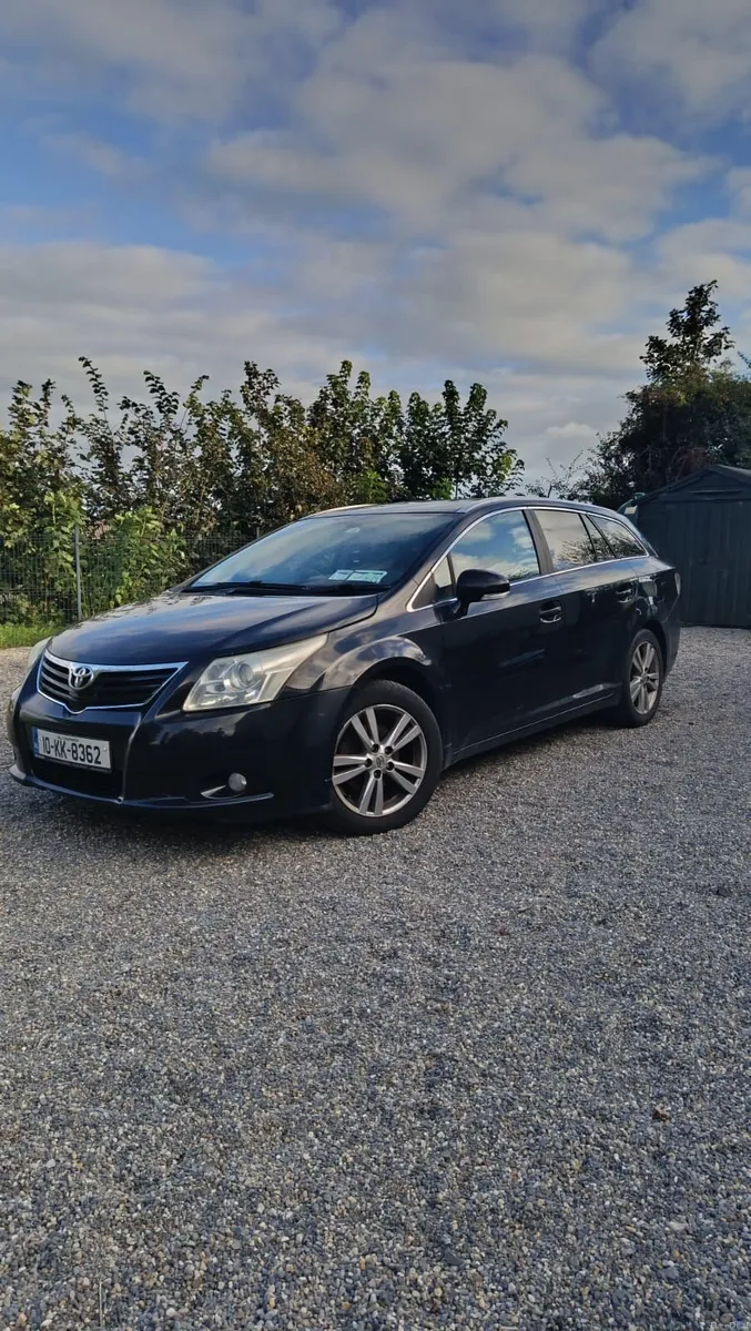 Toyota Avensis 2010 - Image 1
