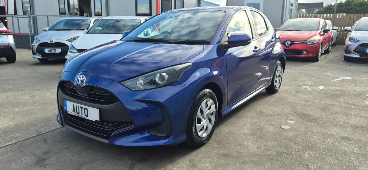 Toyota Yaris hybrid/petrol 1.5 auto new model - Image 5
