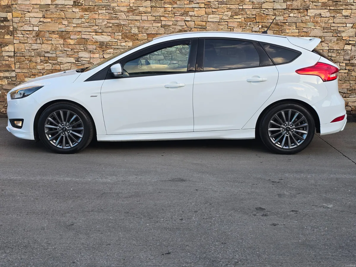 172  Ford Focus ST-LINE POWERSHIFT - Image 4