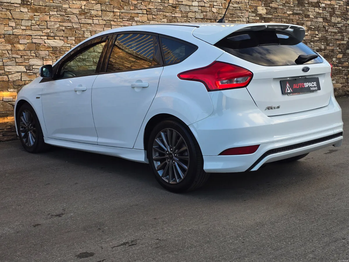 172  Ford Focus ST-LINE POWERSHIFT - Image 6