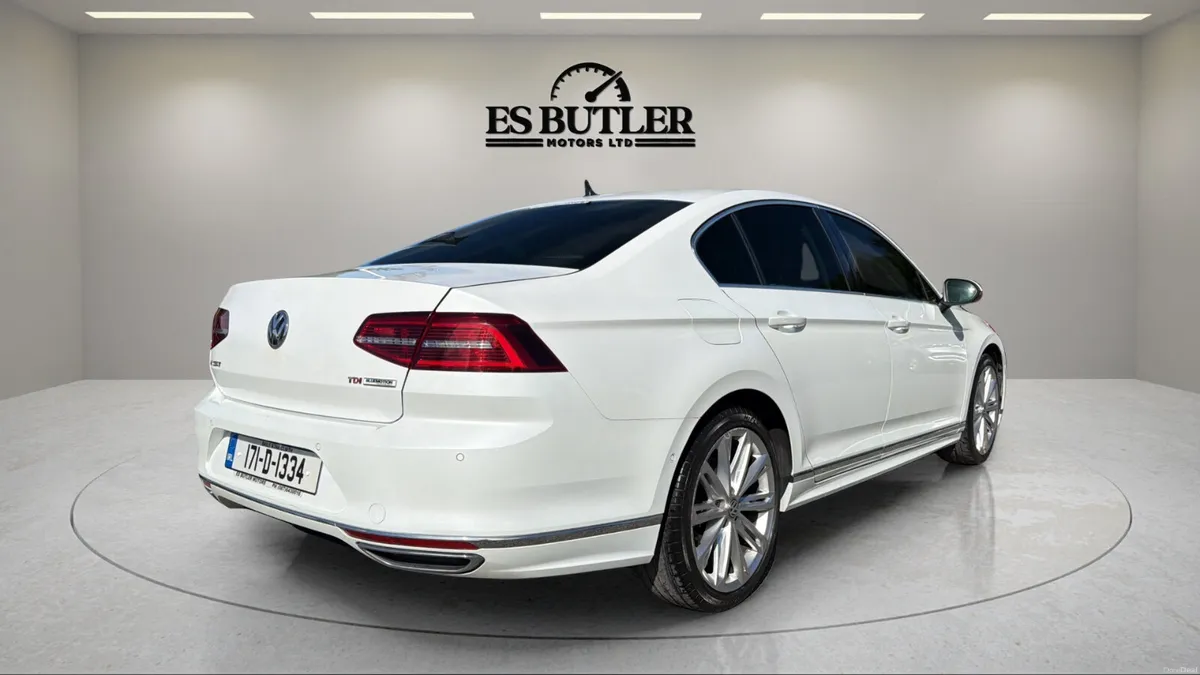 2017 VW Passat RLINE 1.6L DIESEL / DIGITAL DASH - Image 6