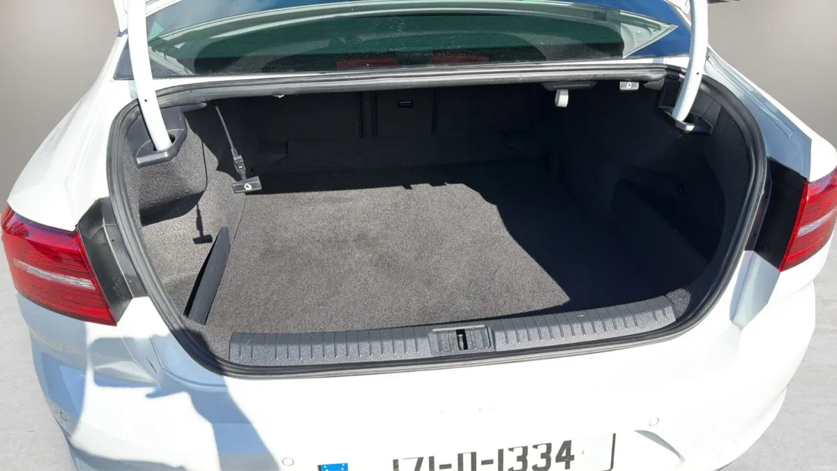 2017 VW Passat RLINE 1.6L DIESEL / DIGITAL DASH - Image 5