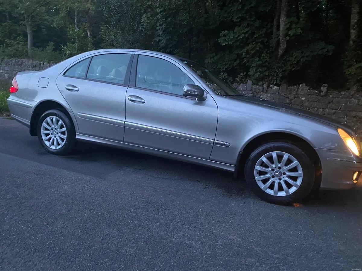 MERCEDES BENZ E200 AUTO AS NEW MINT 🙈 - Image 6