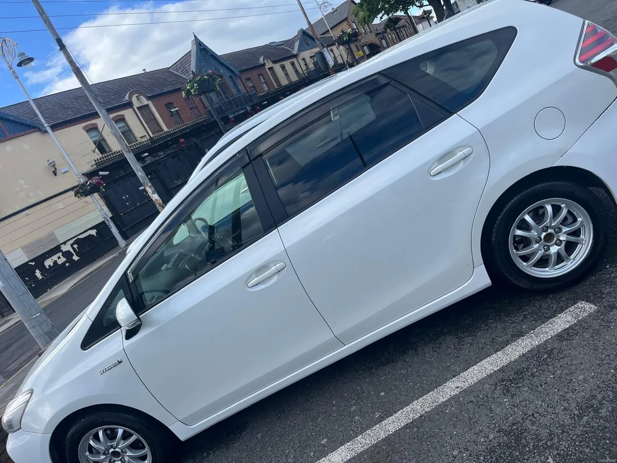 Toyota Prius 7 seater - Image 2