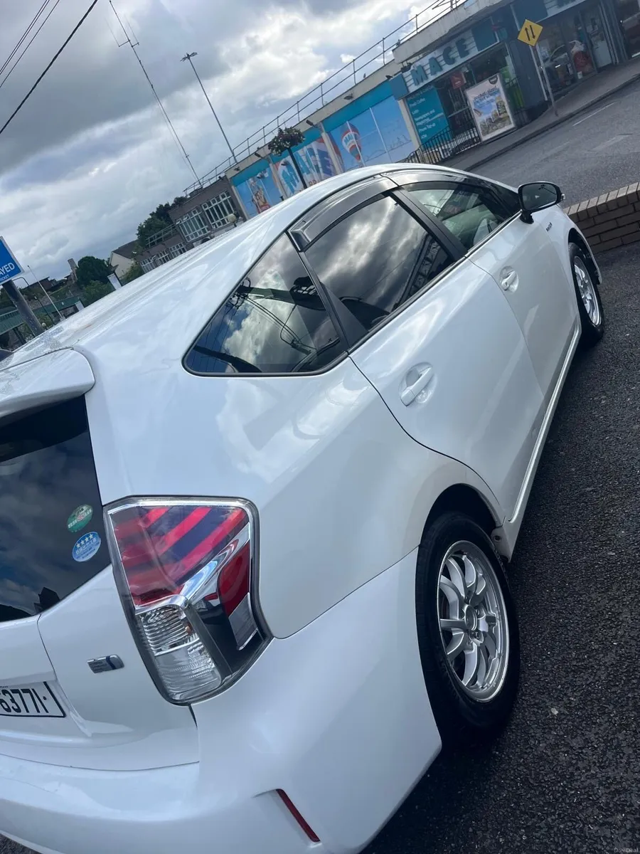 Toyota Prius 7 seater - Image 4