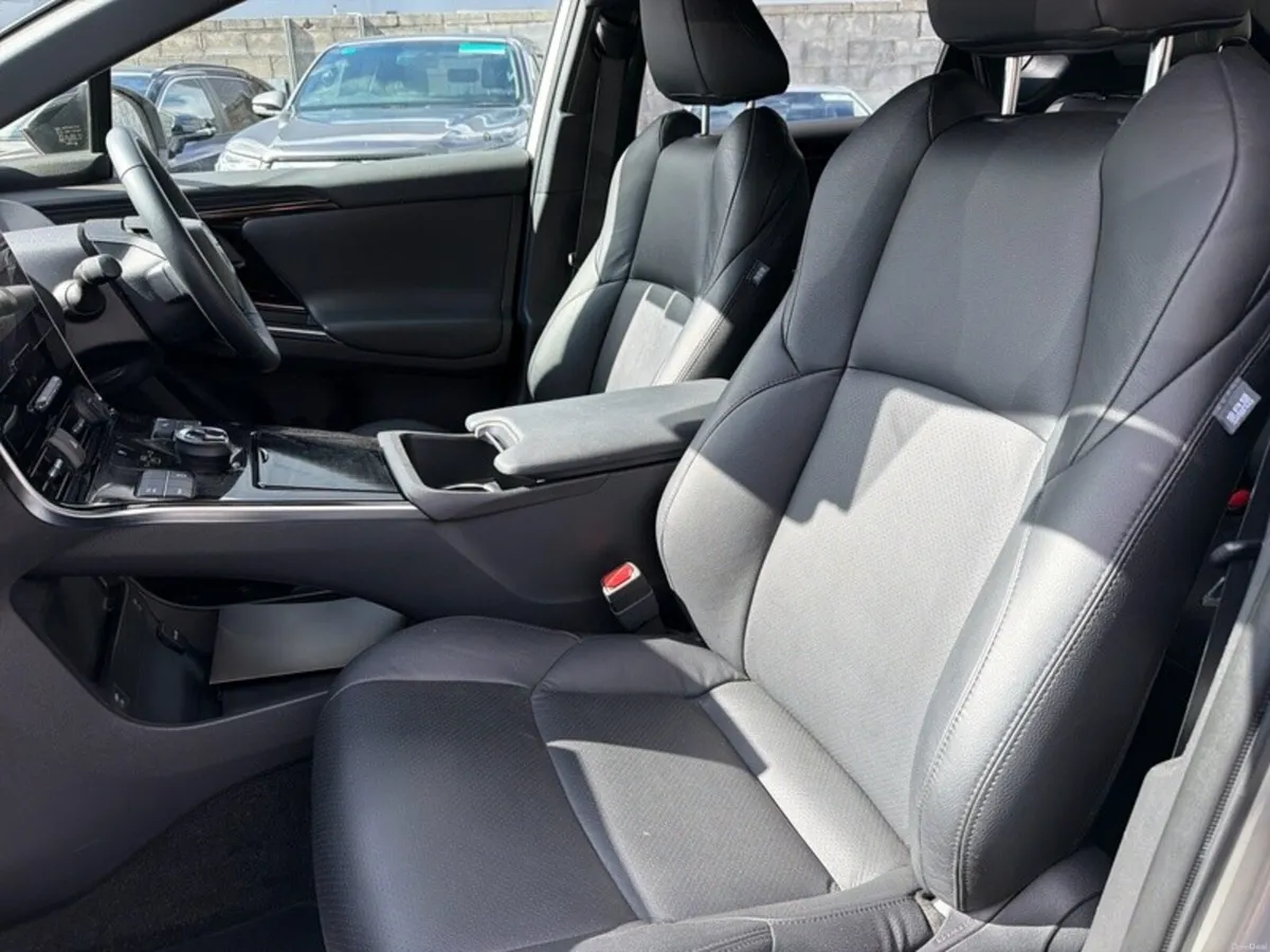 Toyota bZ4X FULL LEATHER SPORT 11KW EV AUTOMATIC / - Image 6