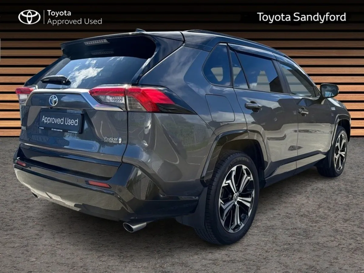 Toyota RAV4 SPORT PLUG-IN HYBRID AWD // LEATHER HE - Image 2
