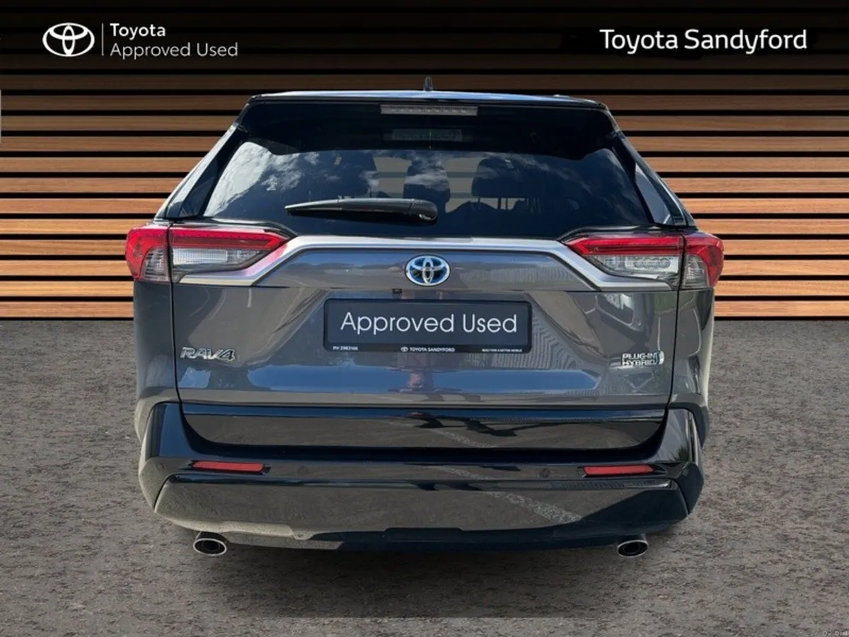 Toyota RAV4 SPORT PLUG-IN HYBRID AWD // LEATHER HE - Image 4