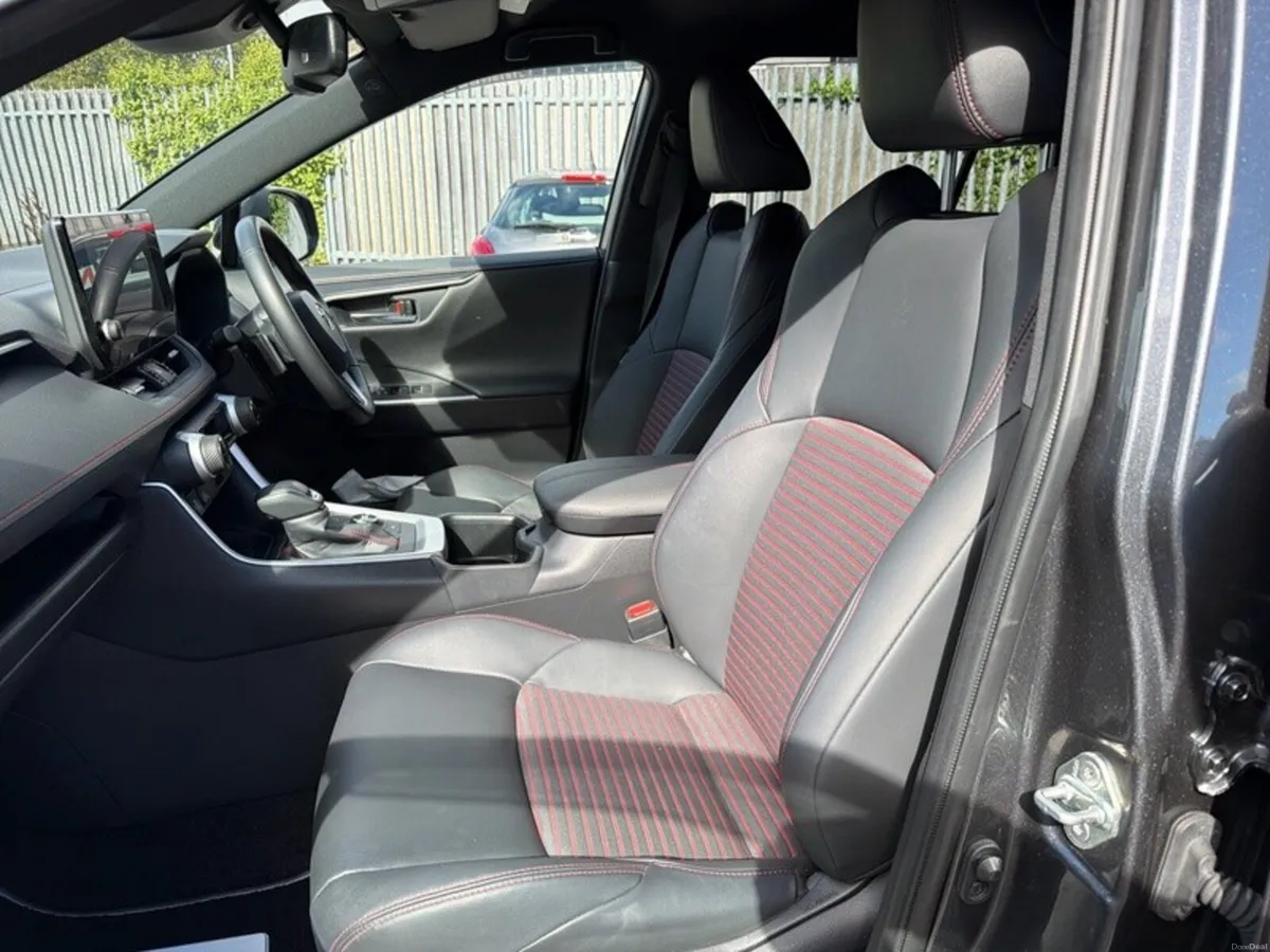 Toyota RAV4 SPORT PLUG-IN HYBRID AWD // LEATHER HE - Image 6
