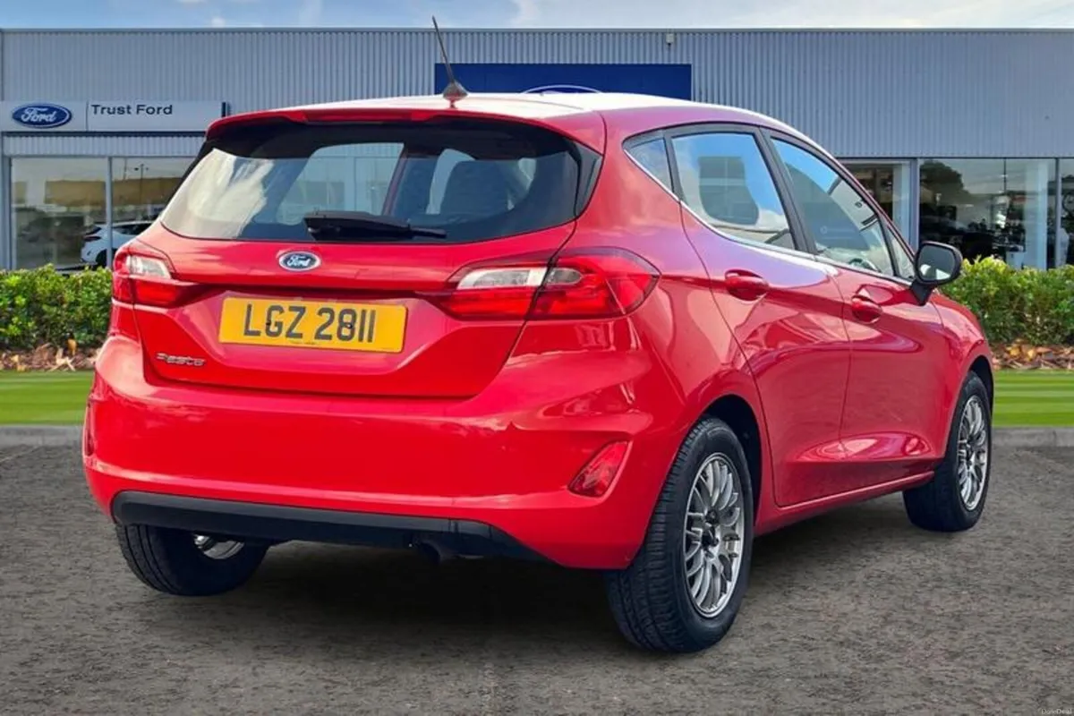 Ford Fiesta 1.0 EcoBoost Zetec 5dr - Image 4