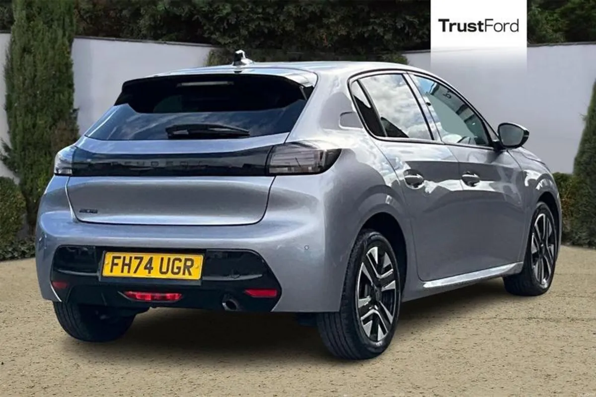 Peugeot 208 1.2 PureTech 100 Allure 5dr - Image 4