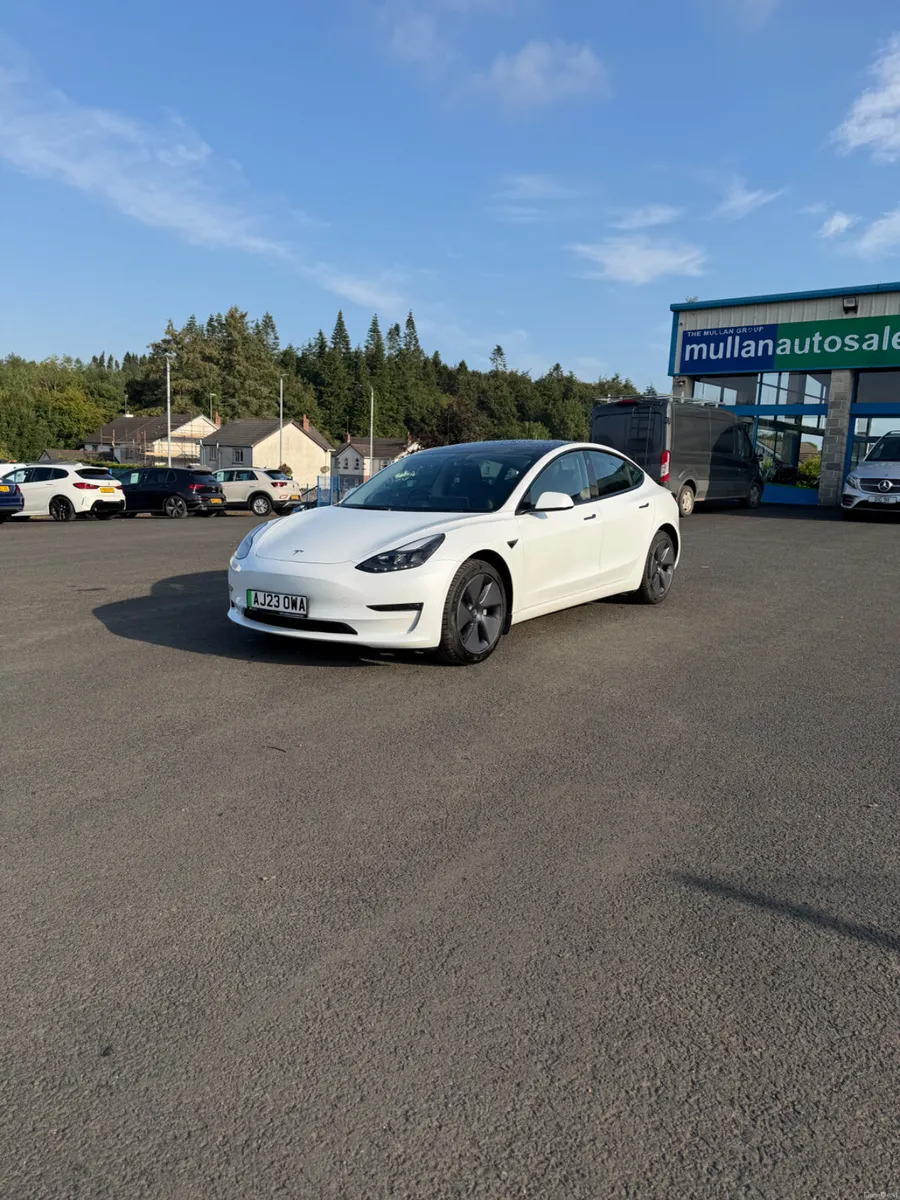 Tesla Model 3 2023 - Image 3