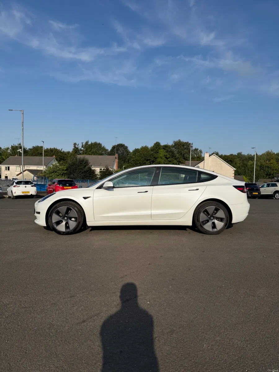 Tesla Model 3 2023 - Image 4