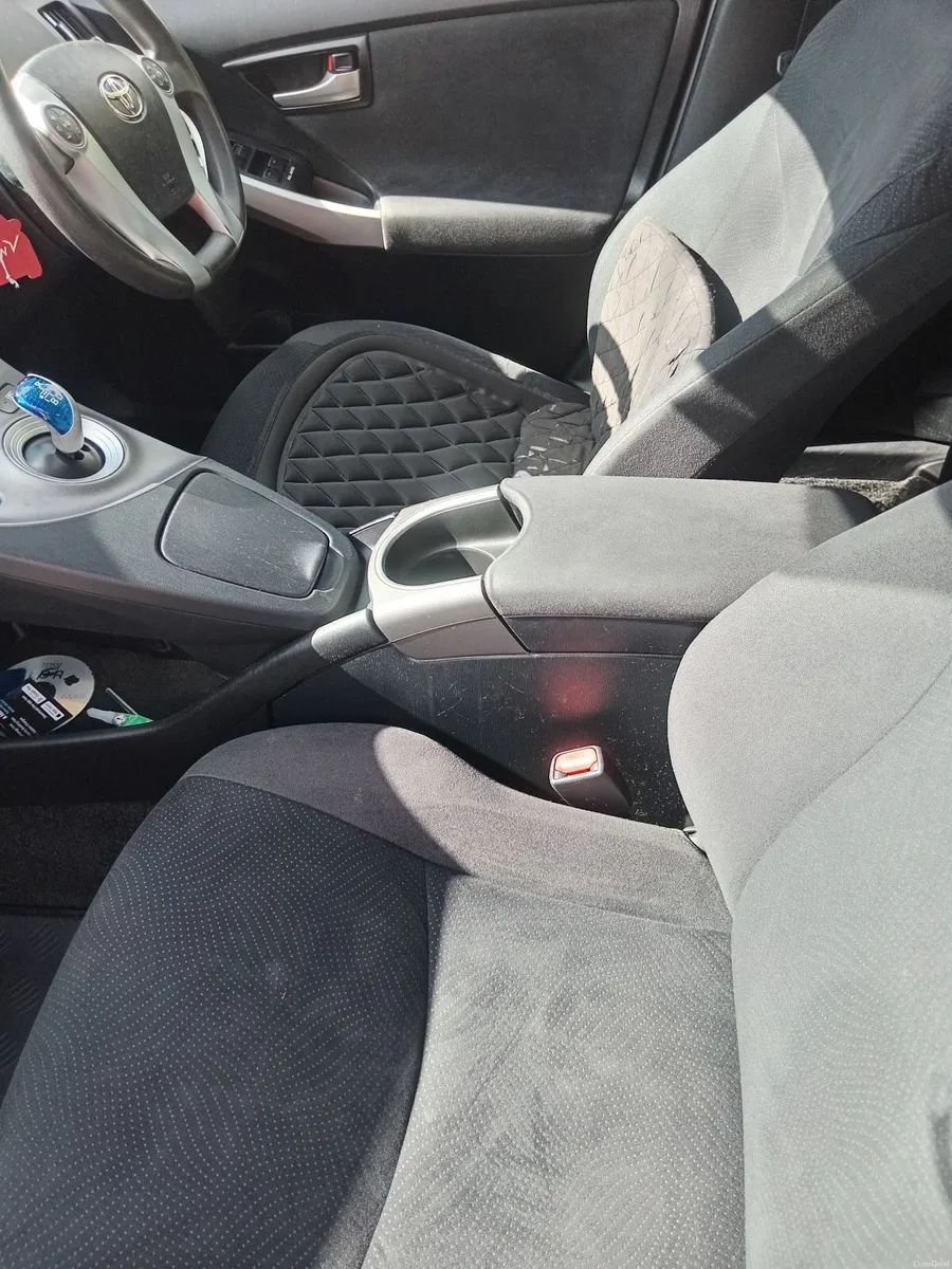 Toyota Prius 2015 - Image 2