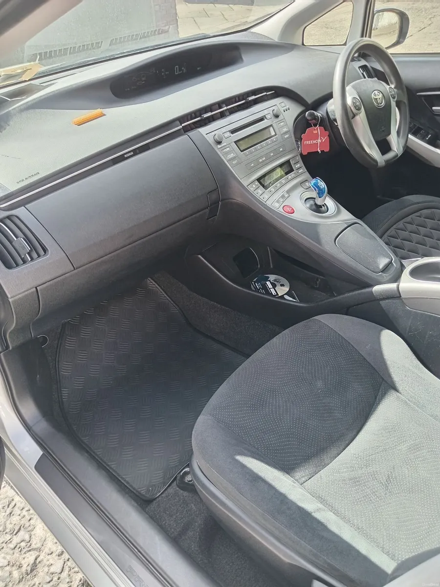 Toyota Prius 2015 - Image 4
