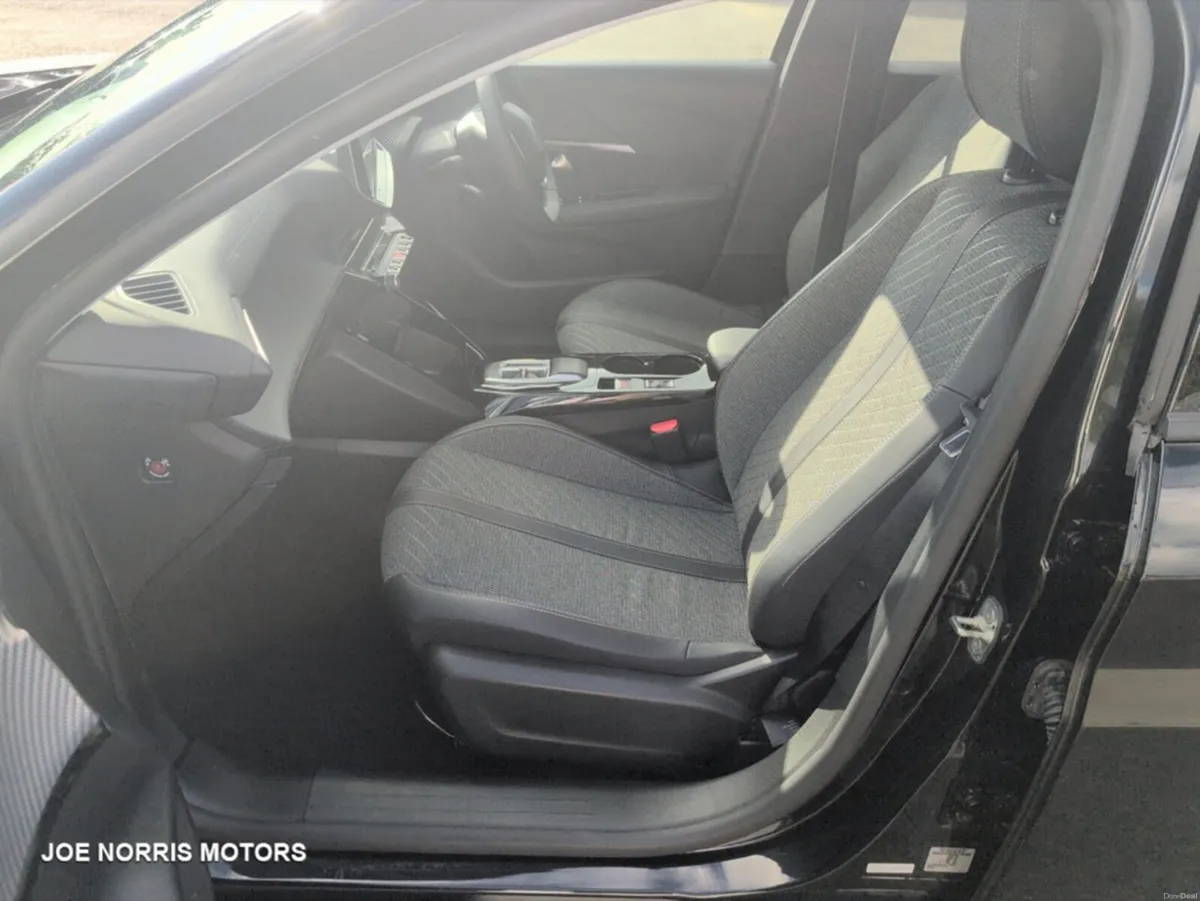 Peugeot 208 ALLURE 1.2 MHEV EDCT 4DR A - Image 2