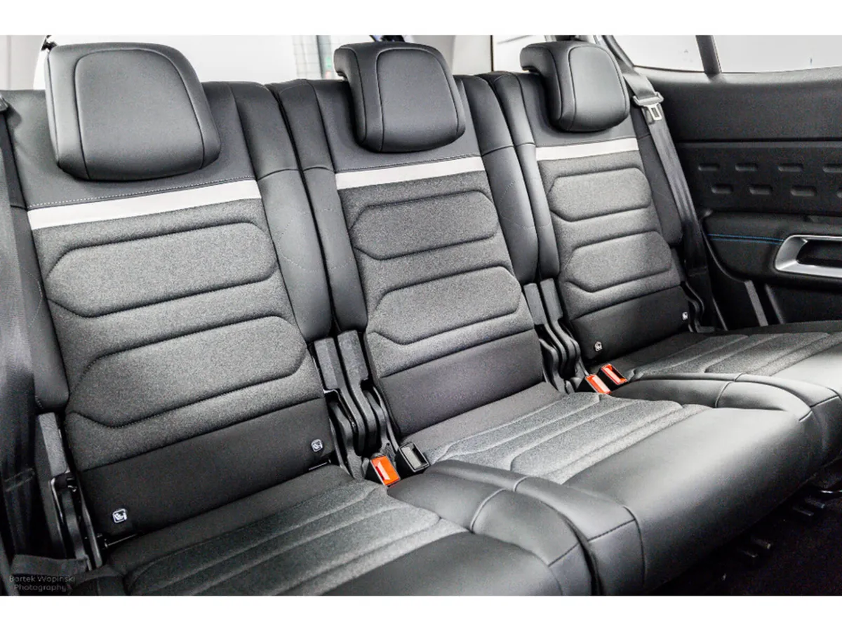 Citroen C5 Aircross Plus Pack 1.2 Hybrid Auto 145H - Image 4
