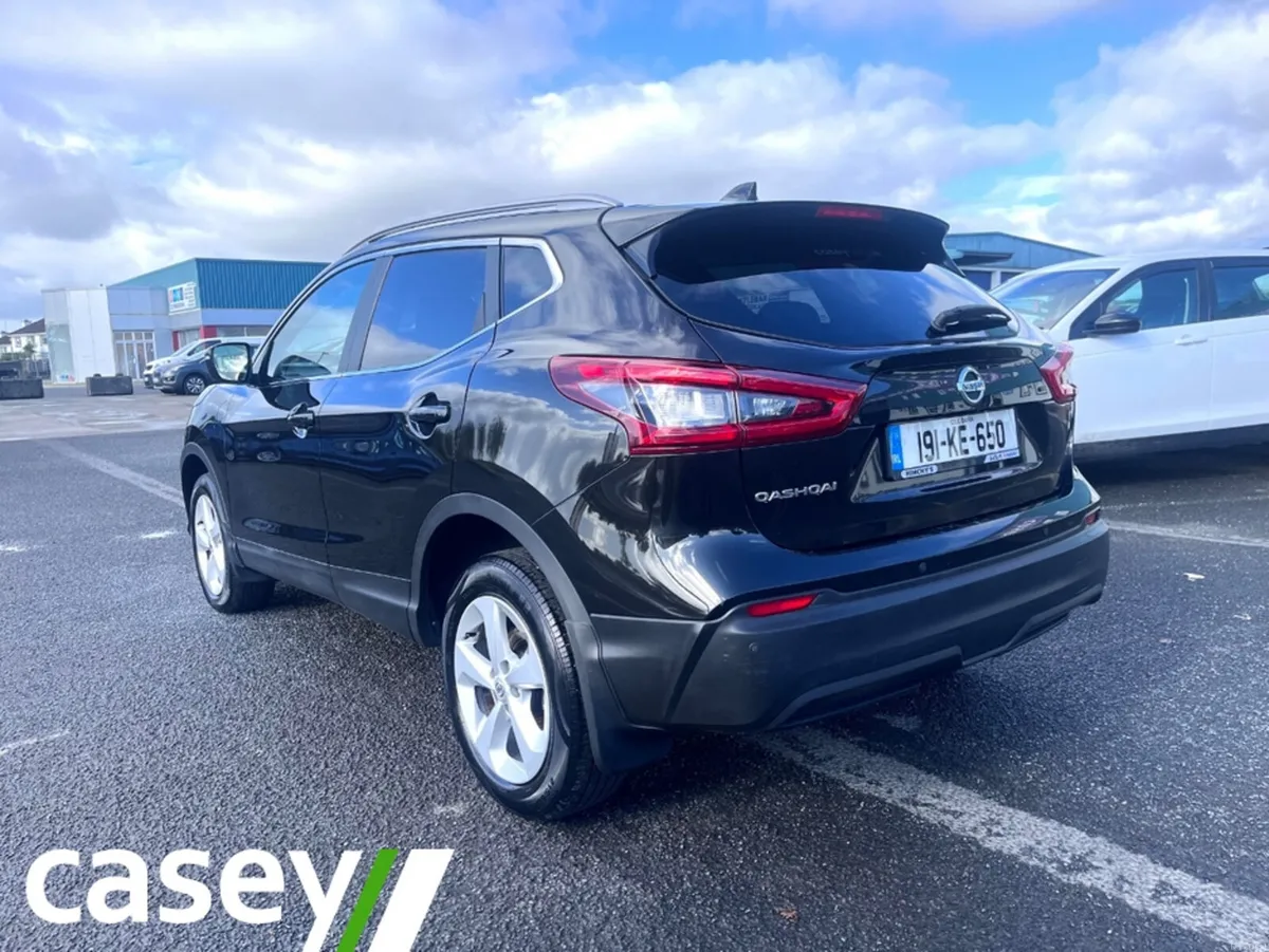 Nissan Qashqai 1.5 SV 18 4DR - Image 2