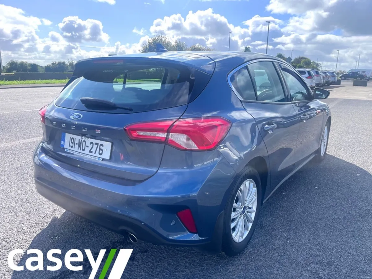 Ford Focus TITANIUM 1.0 ECOBOOST 12 5DR 125 - Image 4