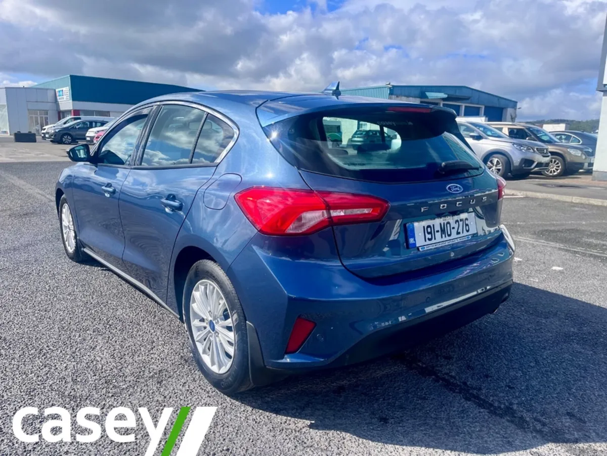 Ford Focus TITANIUM 1.0 ECOBOOST 12 5DR 125 - Image 2