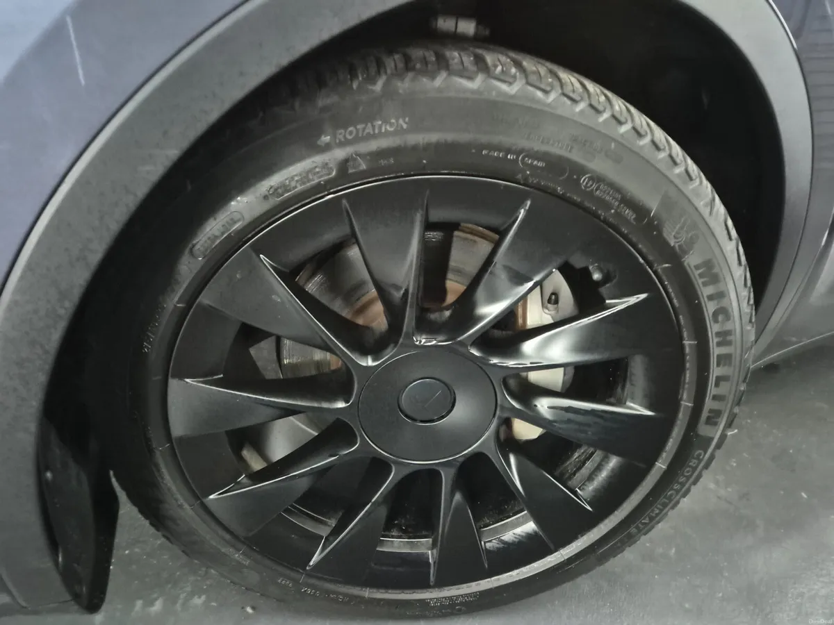 Tesla Model Y 2022 - Image 4