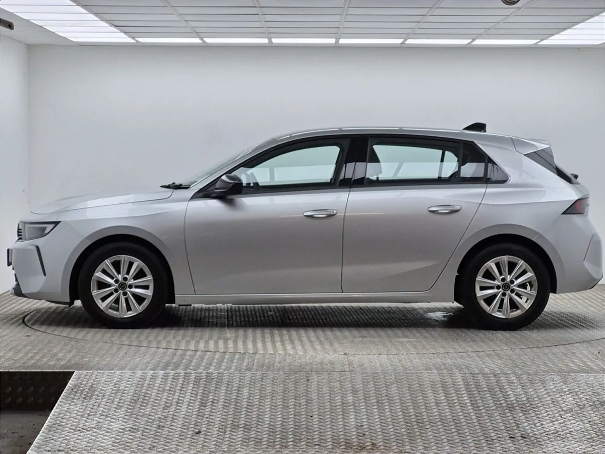 Opel Astra SC 1.2 Turbo 110PS  6 Speed - Image 5
