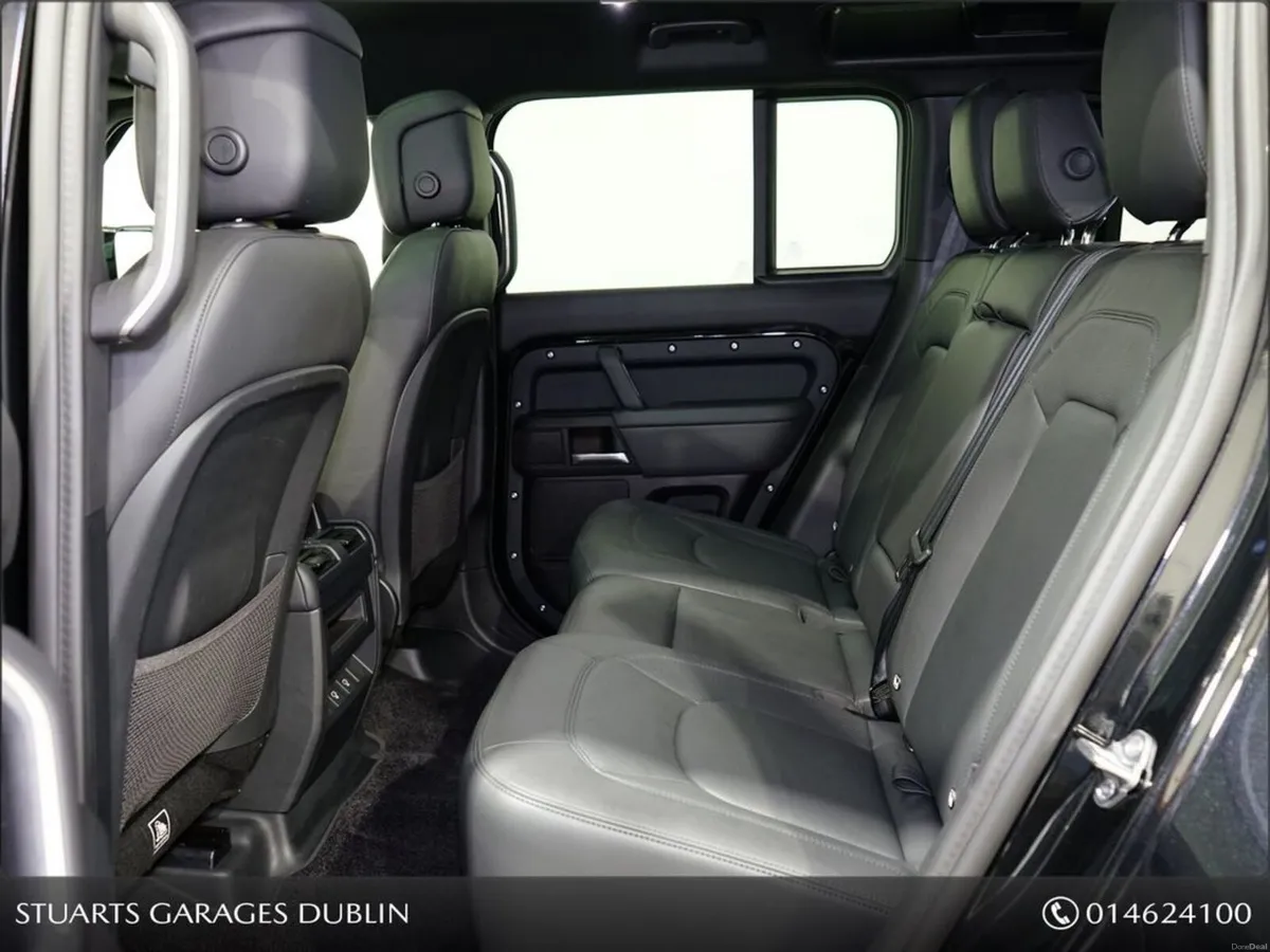 Land Rover Defender X-DYNAMIC HSE DEFENDER 110 PHE - Image 5