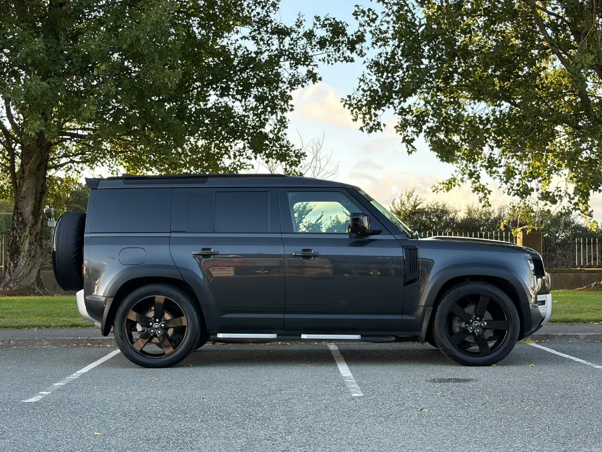 2022 Land Rover Defender 110 D250 SE Com - Image 3