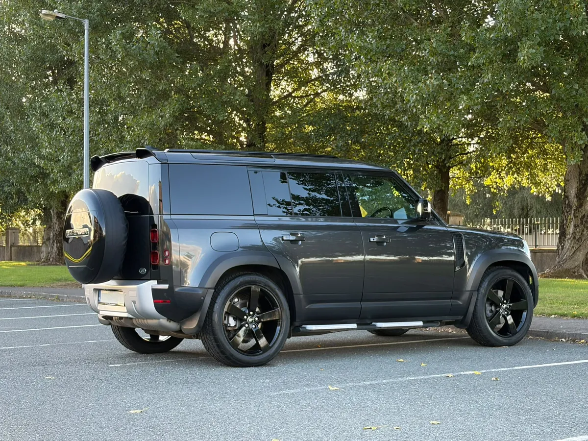2022 Land Rover Defender 110 D250 SE Com - Image 6