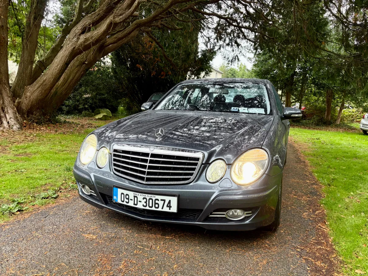 2009 Mercedes-Benz E220 CDI Automatic! - Image 1