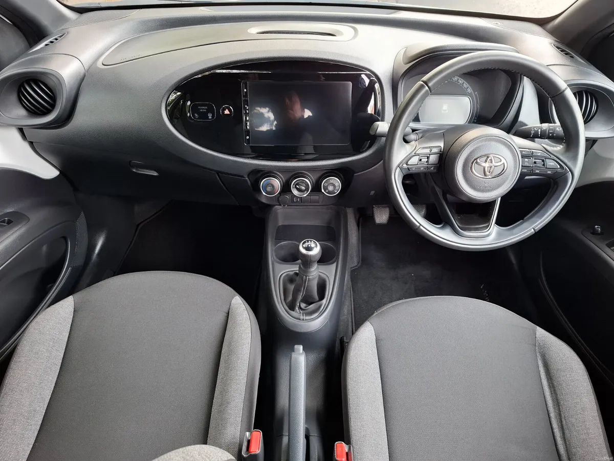 2024 TOYOTA AYGO X - Image 2