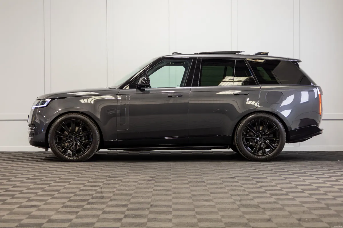 262 Range Rover P460e SE *Pan Roof - Image 3
