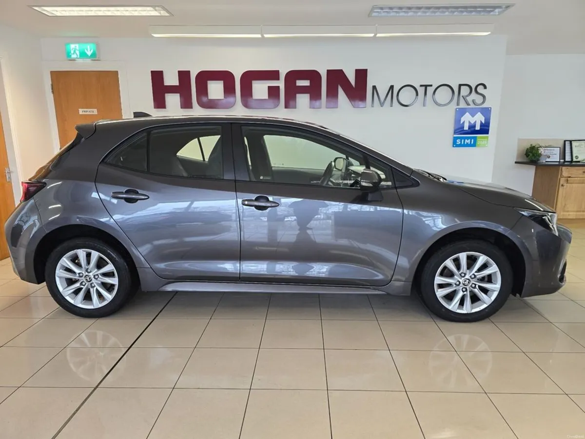 Toyota Corolla Hybrid Luna Automatic - Image 3