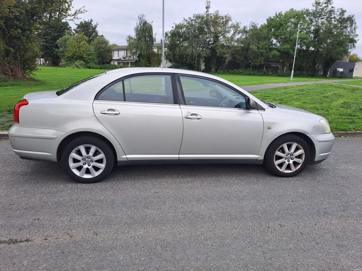 Toyota Avensis 2004 - Image 2
