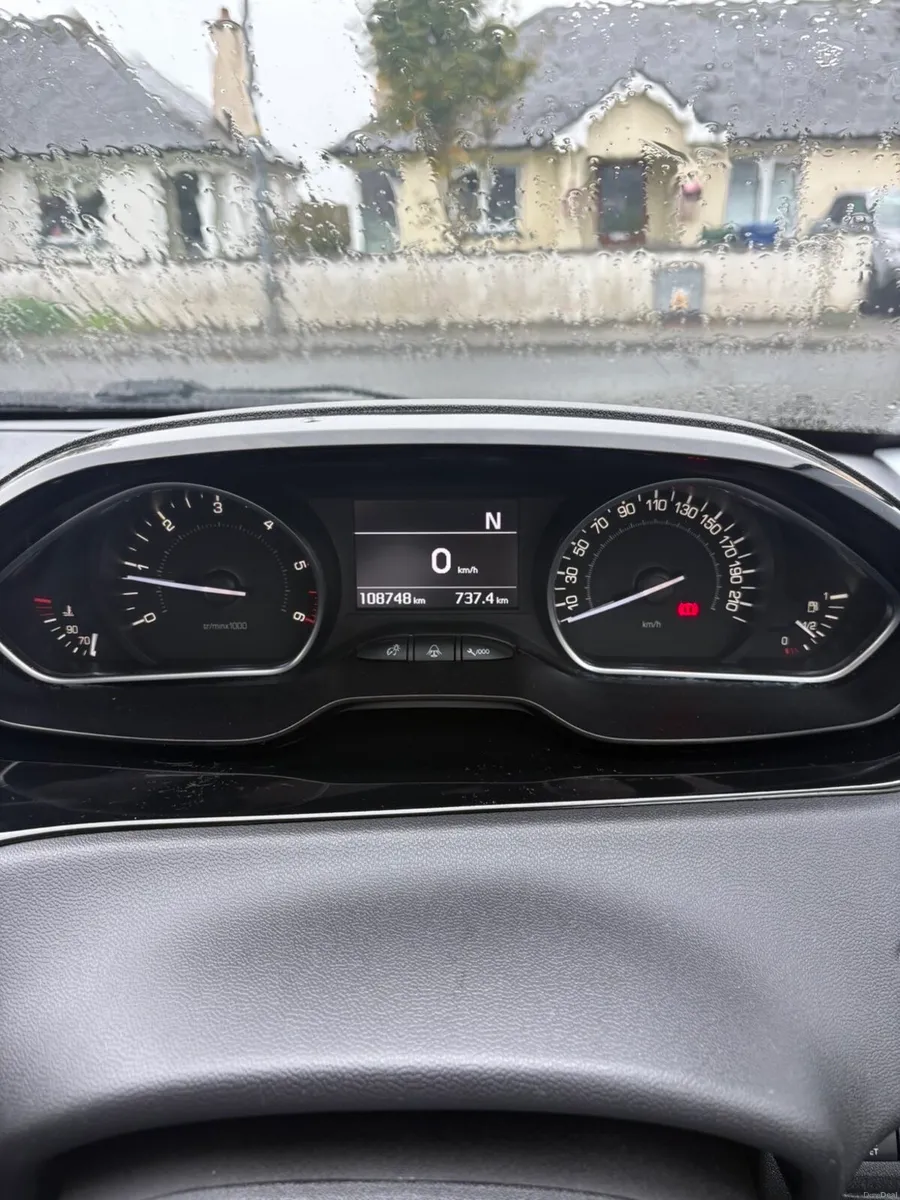 Peugeot 208 1.4 HDI Semi Auto - Image 3