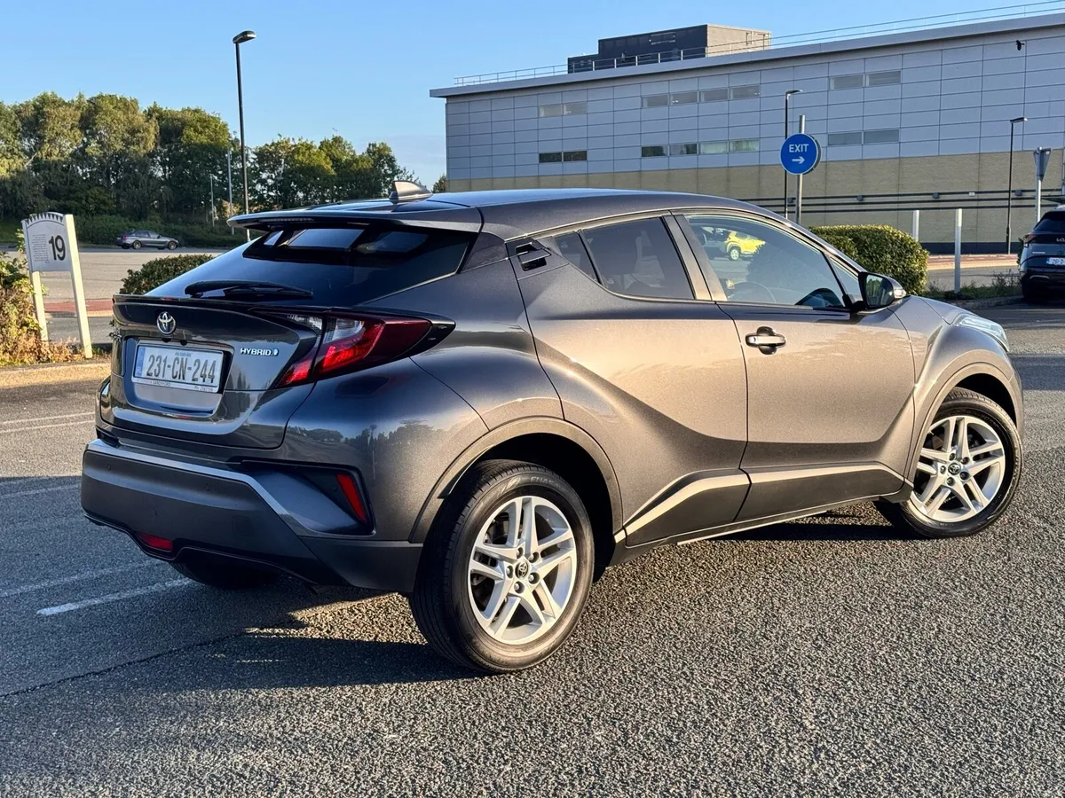 2023 TOYOTA C-HR 1.8 HYBRID – ONLY 43,178 KM - Image 4