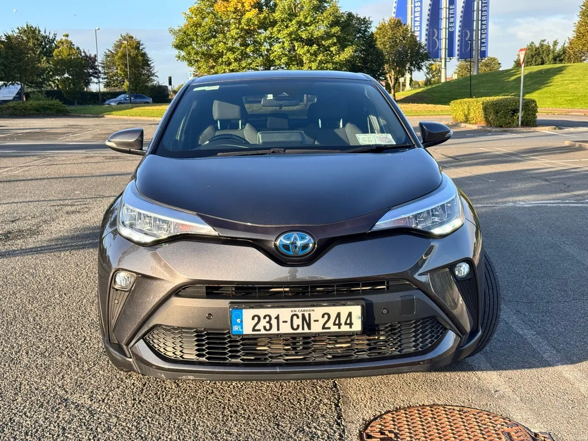 2023 TOYOTA C-HR 1.8 HYBRID – ONLY 43,178 KM - Image 6