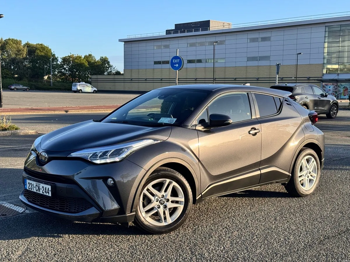 2023 TOYOTA C-HR 1.8 HYBRID – ONLY 43,178 KM - Image 2
