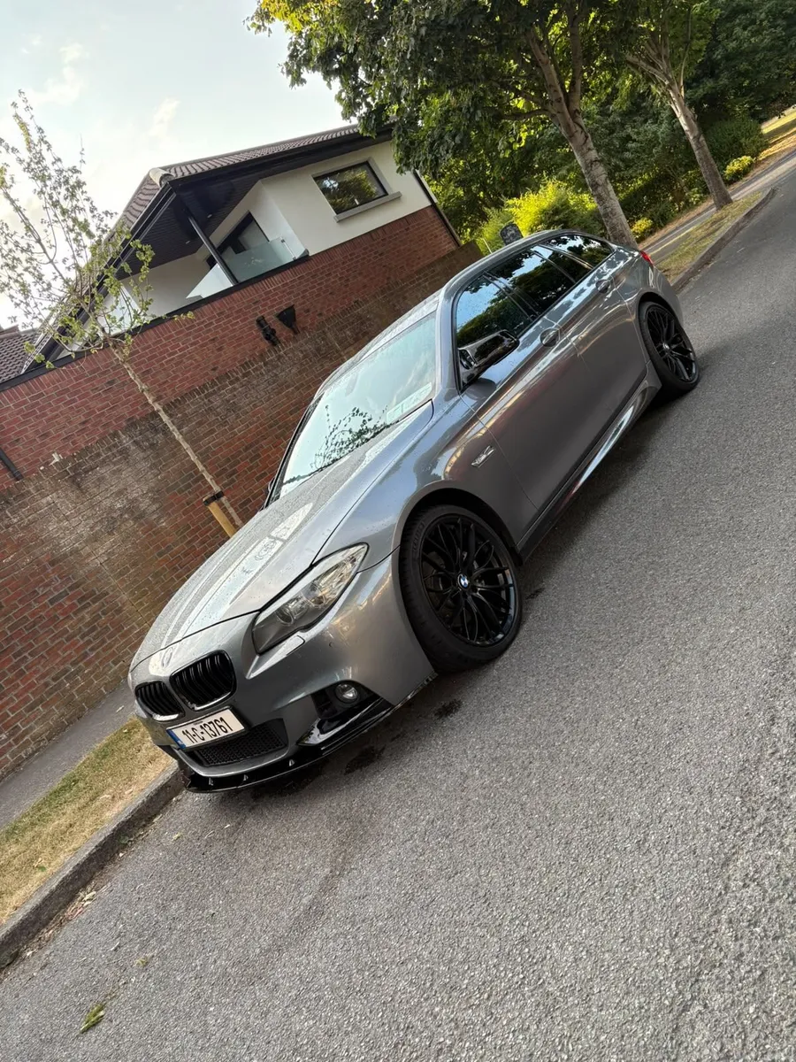 BMW 5-Series 2011 - Image 1