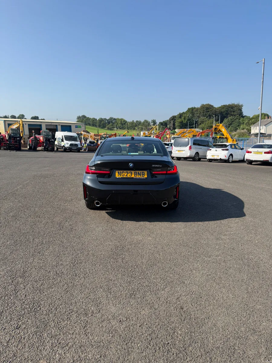 BMW 3-Series 2023 - Image 6