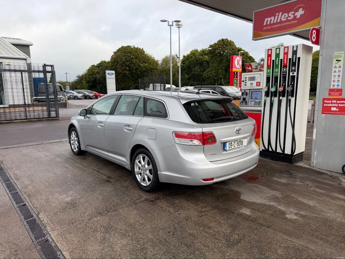 Toyota Avensis 2009 - Image 1