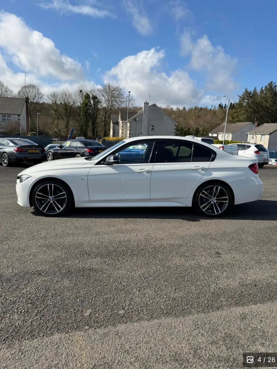 BMW 3-Series 2018 - Image 4