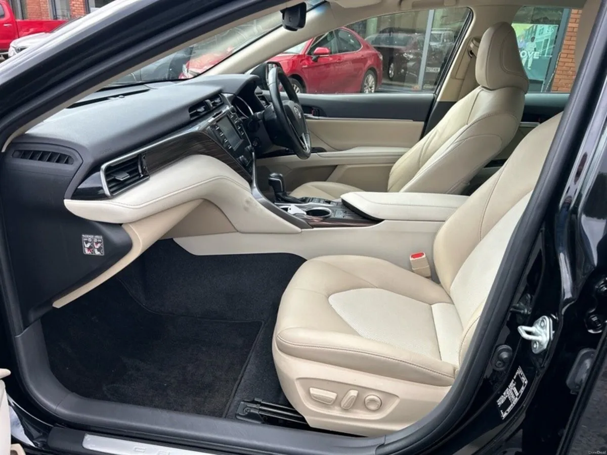 Toyota Camry HYBRID PLATINUM 4DR AUTO - Image 6