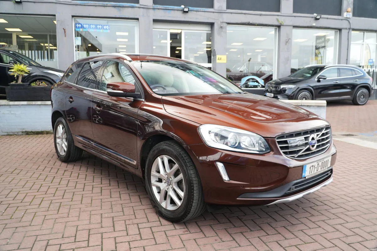 2017 VOLVO XC60 D4 - Image 1