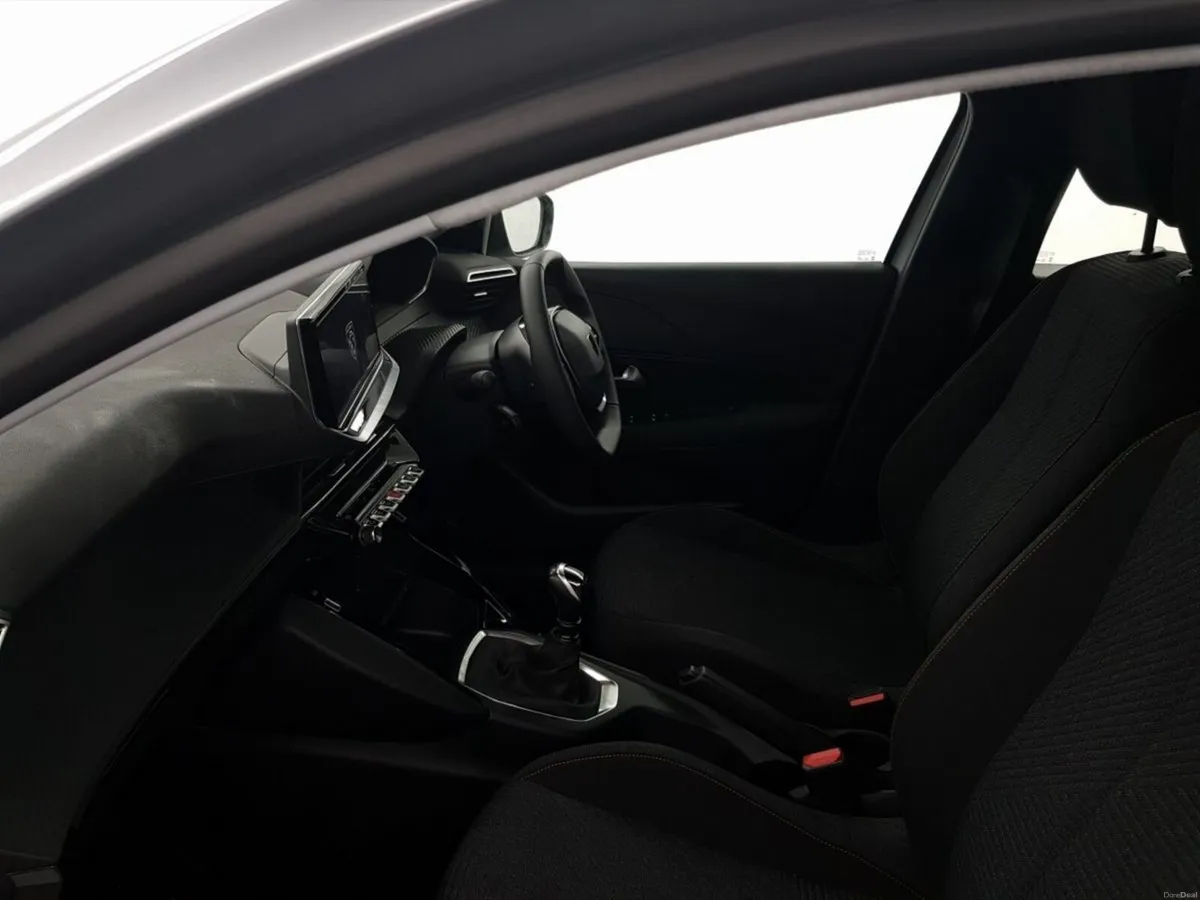 Peugeot 208 Petrol Turbo 100bhp Style - Image 4