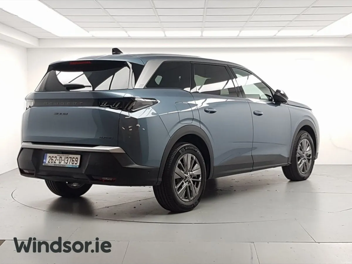 Peugeot 5008 1.2 MHEV 145bhp E-DCS6 Allure - Image 2