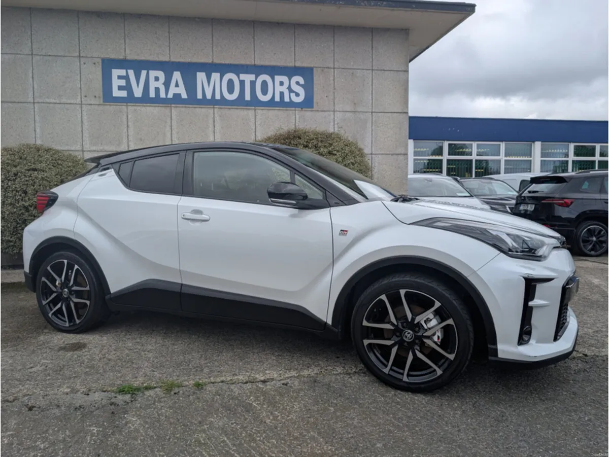 Toyota C-HR GR SPORT AUTOMATIC HYBRID 1.8 PETROL / - Image 3
