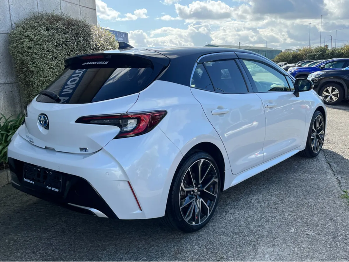 Toyota Corolla SPORT AUTOMATIC HYBRID 1.8 PETROL / - Image 4