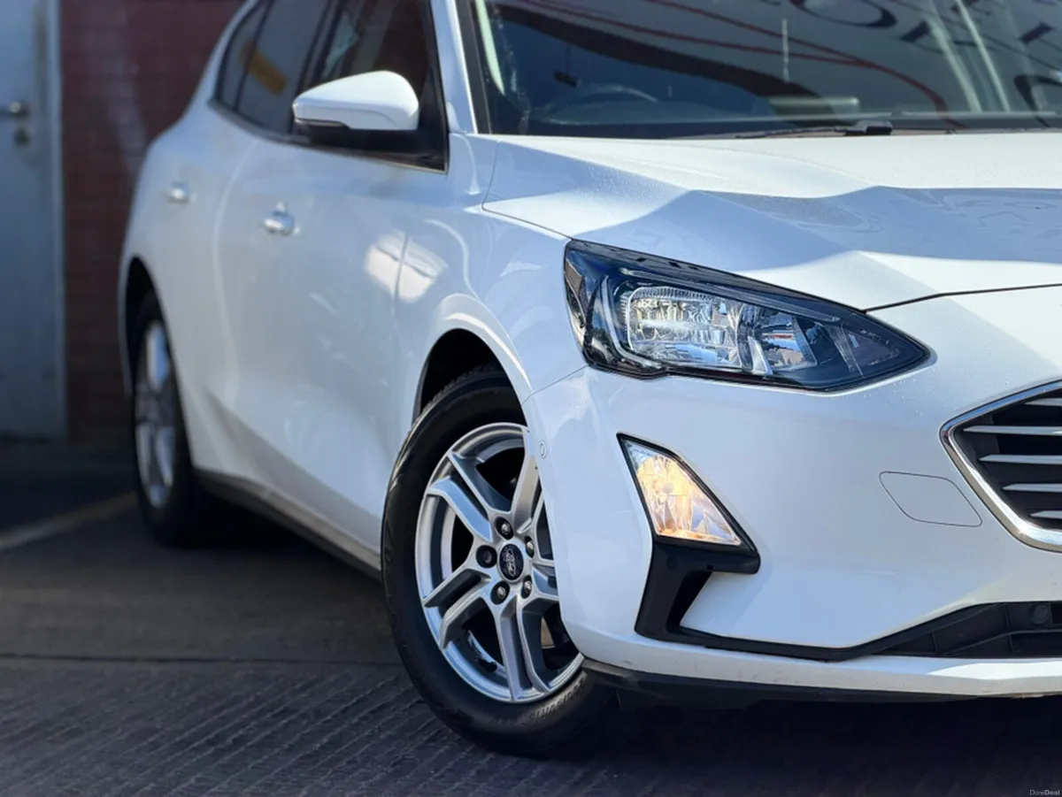 Ford Focus 1.5 TDCI ZETEC EDITION 5DR - FULL FORD - Image 5