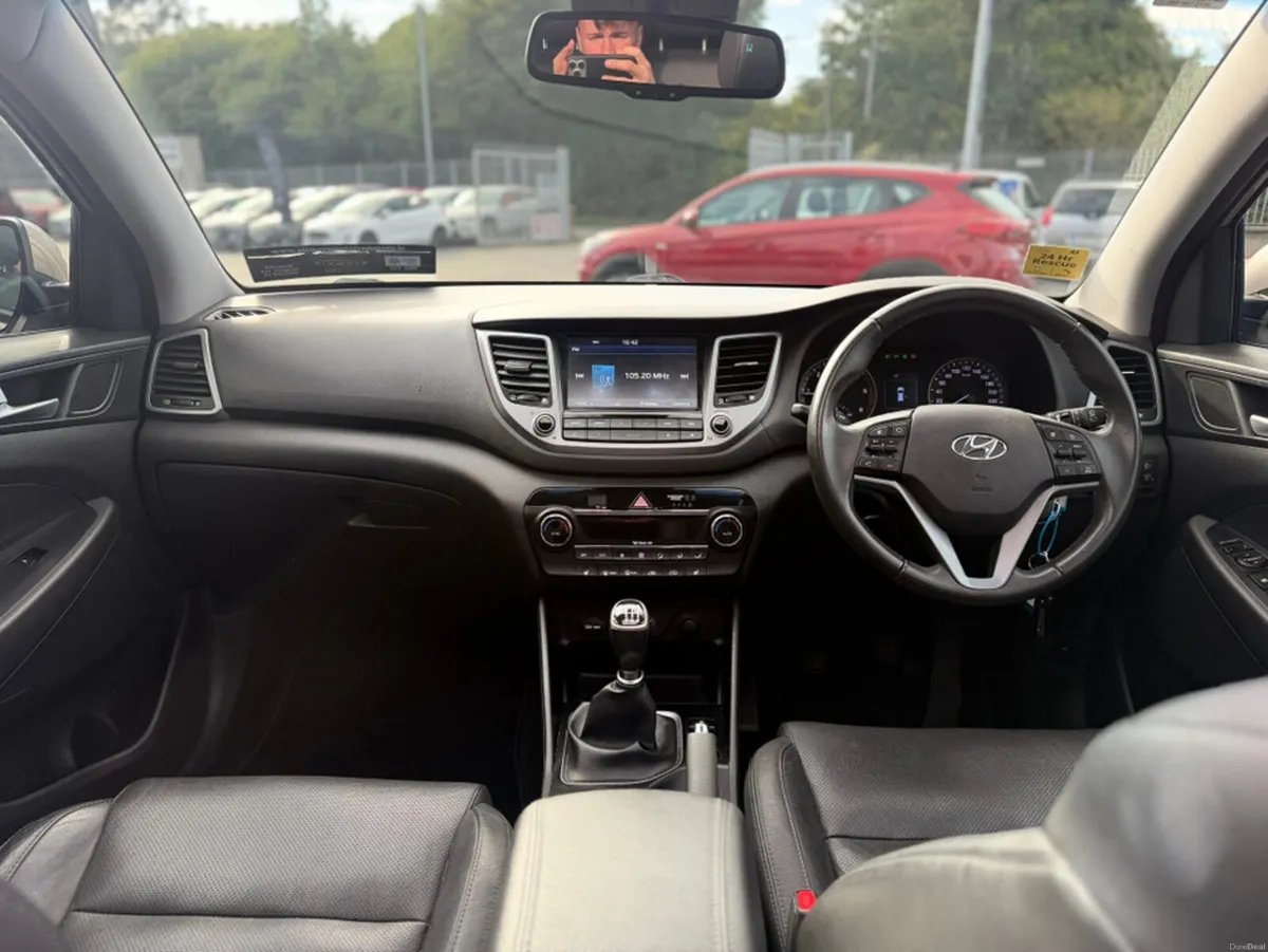 Hyundai Tucson 1.7 CRDI PREMIUM 5DR - PANROOF - Image 3